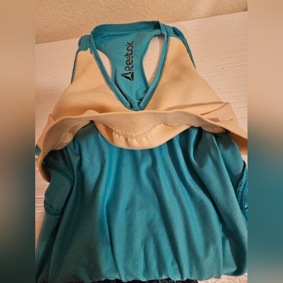 Reebok Teal/Turquoise Racerback Workout Tank Top with built-in bra. Size L. - Picture 3 of 10